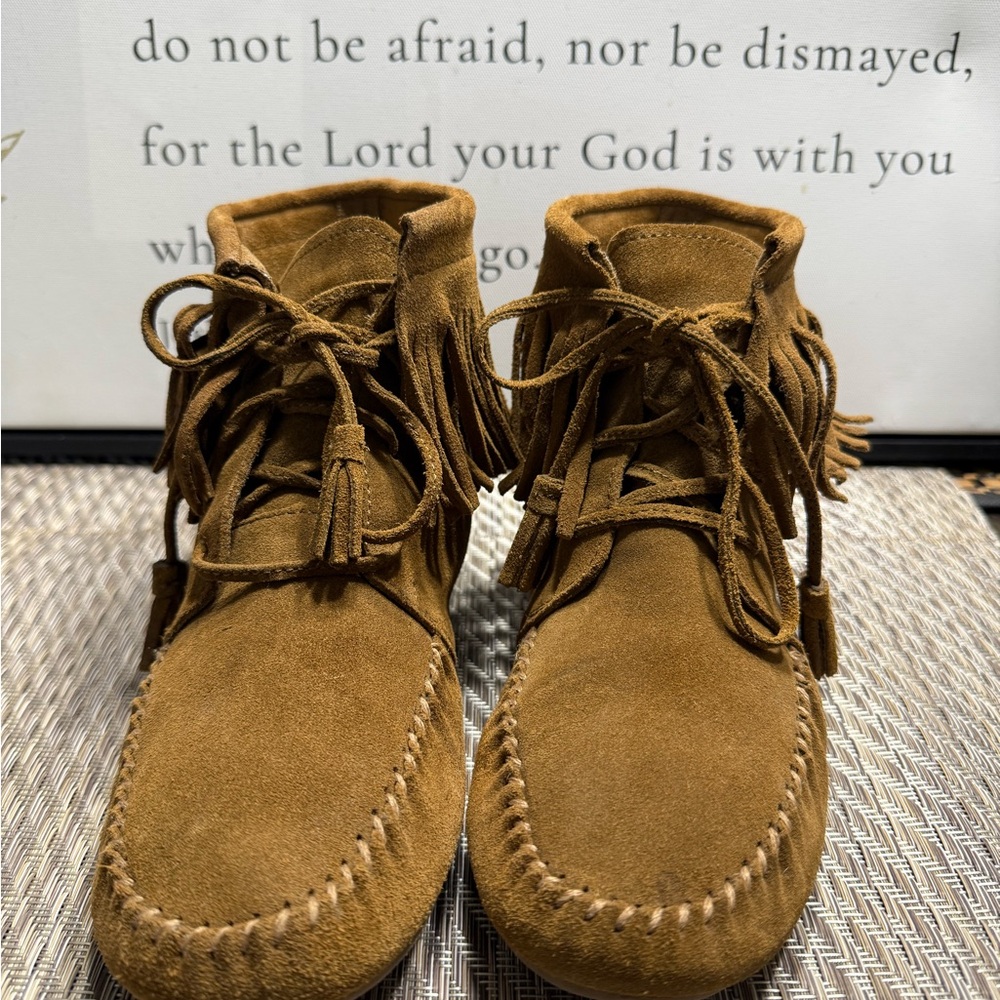 Minnetonka Women's Suede Ankle Boots - Brown SZ 7. Box10